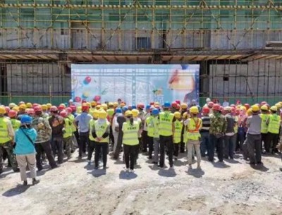 聚銀新苑開(kāi)展“關(guān)愛(ài)沁人心·酷暑送清涼”慰問(wèn)活動(dòng)