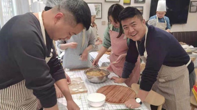 “溫情迎冬至、熱鬧餃子宴” ——公司工會開展迎冬至包餃子活動