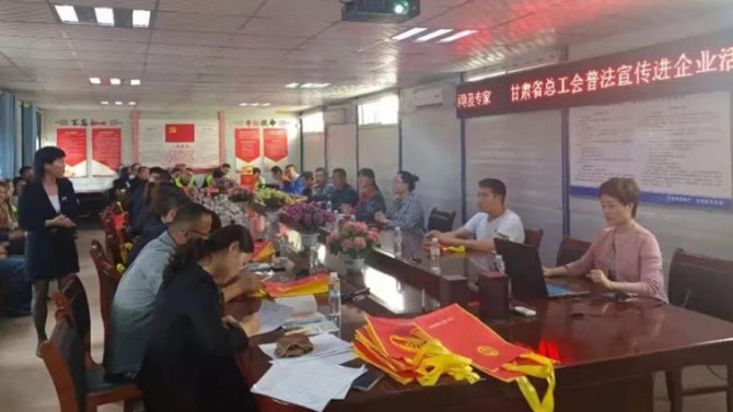 普法宣傳進(jìn)項(xiàng)目，攜手共建文明工地