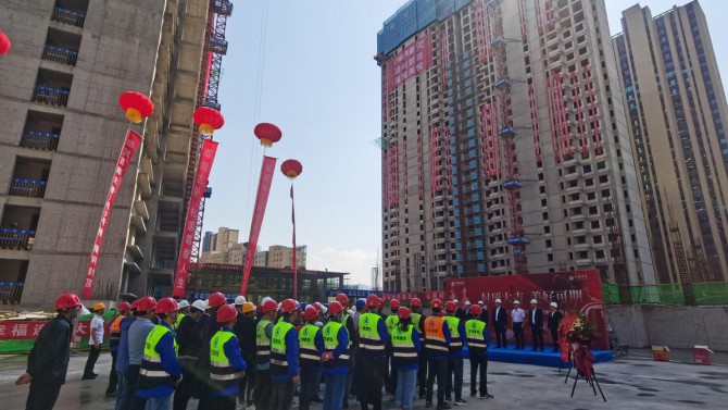 封頂大吉 美好可期--臨夏百酈天香項目7#、9#樓主體順利封頂